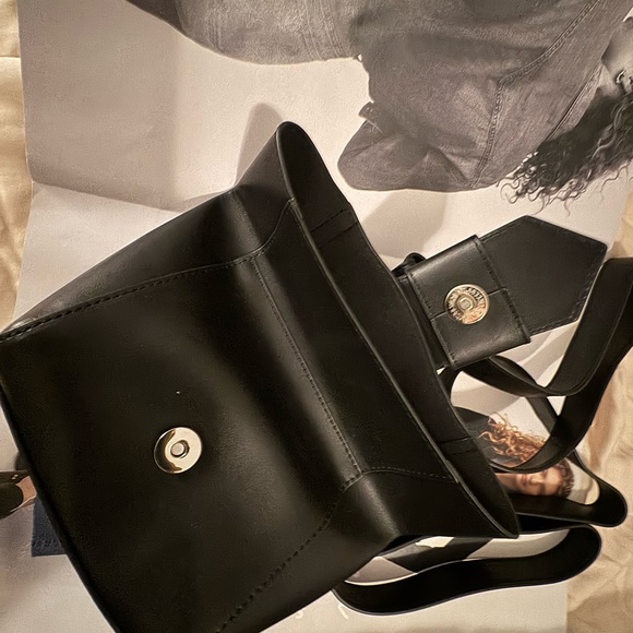 New - Banana Republic all leather mini crossbody - Picture 5 of 9